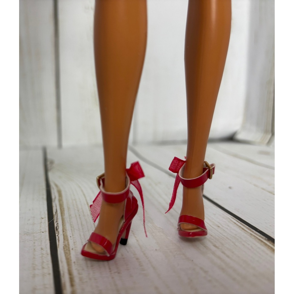 Zuru Mini Brands Fashion Series 3 Red Patent Heels Barbie Poppy Parker  1/6 Doll